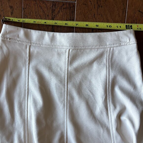 Banana Republic Skirt. NWT. Size 00. Cream. Fabric 100% Polyester. - Picture 7 of 7